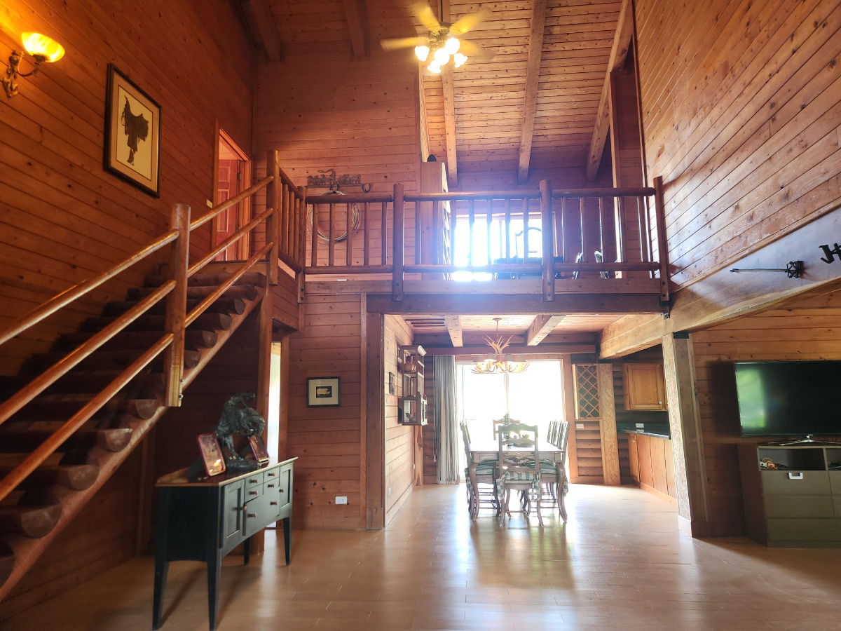 รูป ขายบ้านพักตากอากาศหรู Log Cabin โบนันซ่า เขาใหญ่ — บ้านไม้ซุงแท้ 5 ห้องนอน ริมทะเลสาบ บนที่ดิน 1-1-1 ไร่ พร้อมศาลาริมน้ำ 2 หลัง และสวนส่วนตัว ร่มรื่น  - รูปที่ 23/24