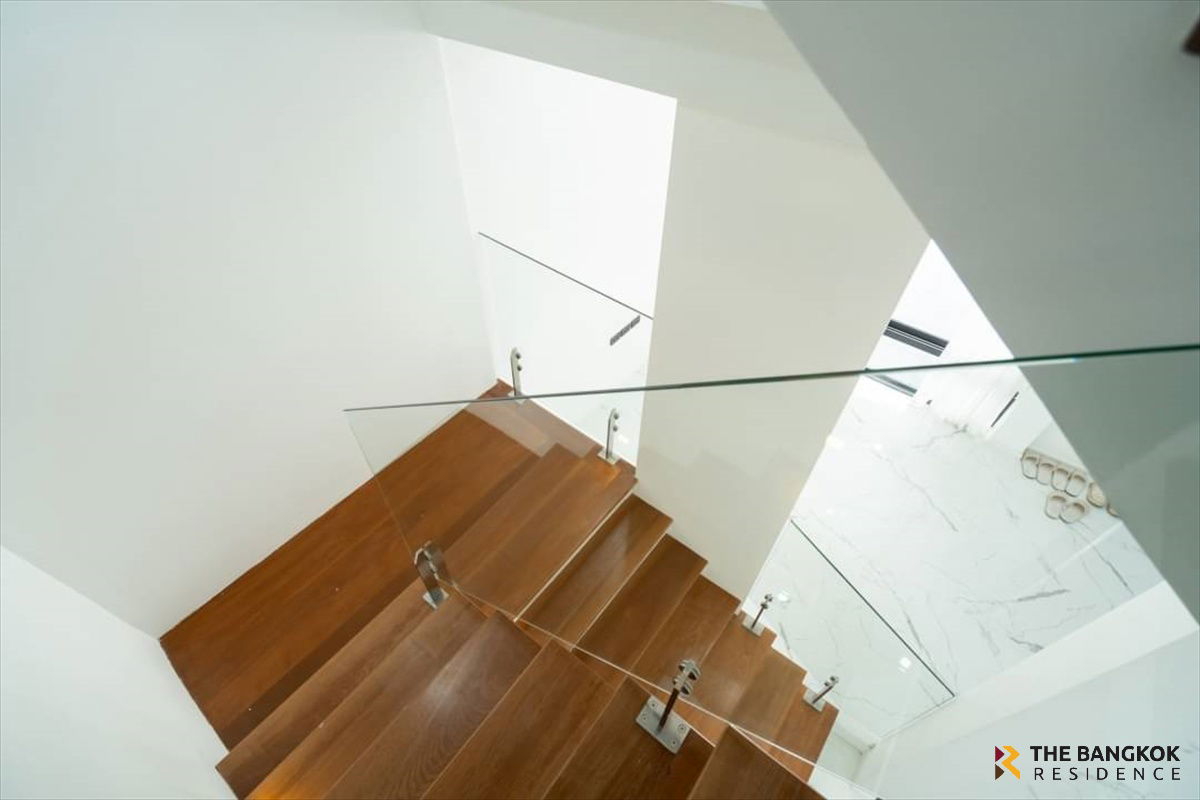 รูป 🩵 Townhouse Sukhumvit 15 🩵 near BTS asoke - รูปที่ 8/16