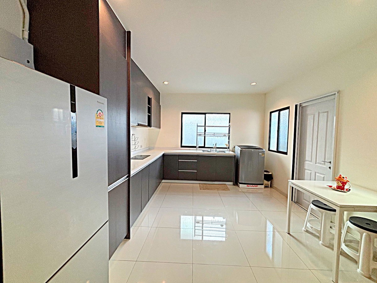 รูป บ้านให้เช่า ภัสสร เพรสทีจ – บางนา สุวรรณภูมิ 201 ตร.ม 4 นอน 3 น้ำ 55,000 เครื่องใช้ฟ้าครบ ห้องสวยพร้อมอยู่  คุณบี โทร 064-146-6445 (R571103) - รูปที่ 10/29