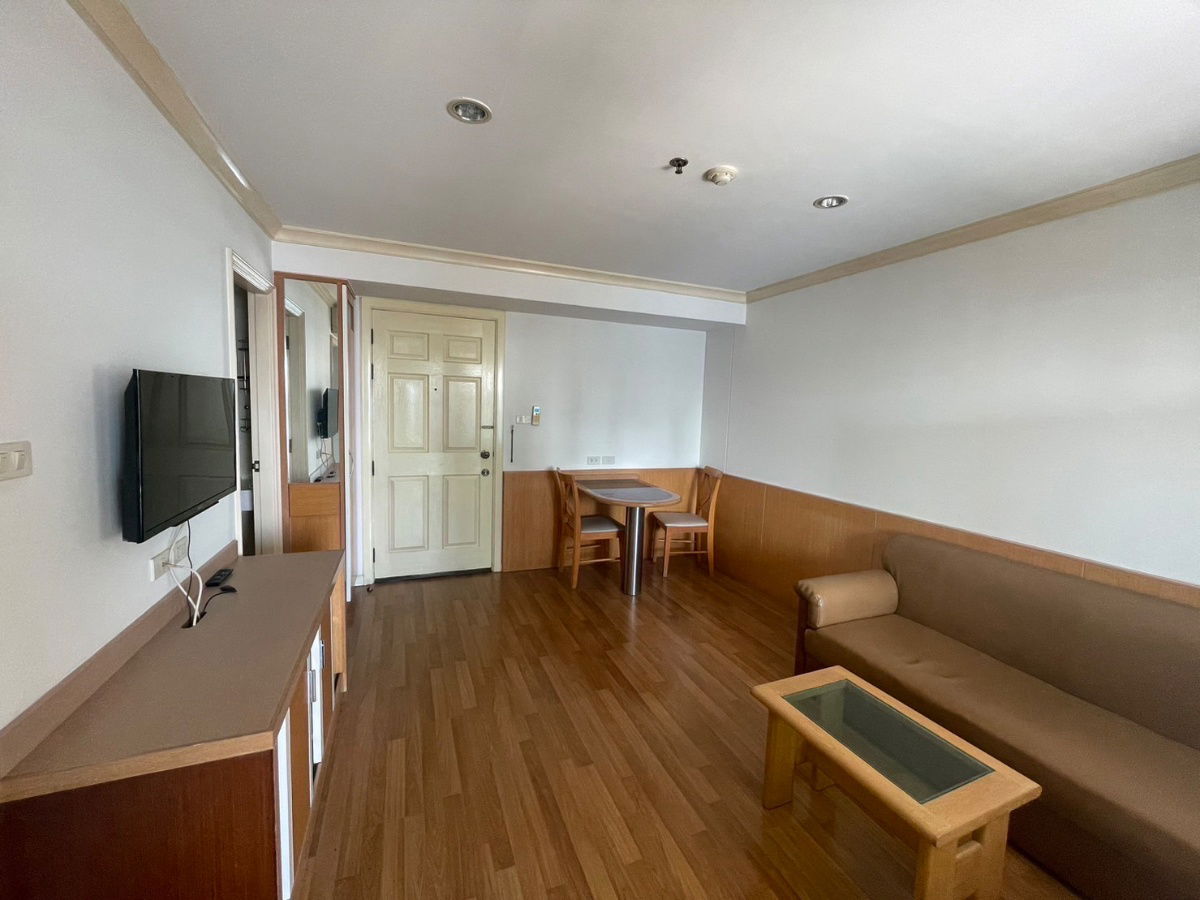 picture Forrent Lumpini Place Narathiwas-Chopraya Condominiums  - 3/6