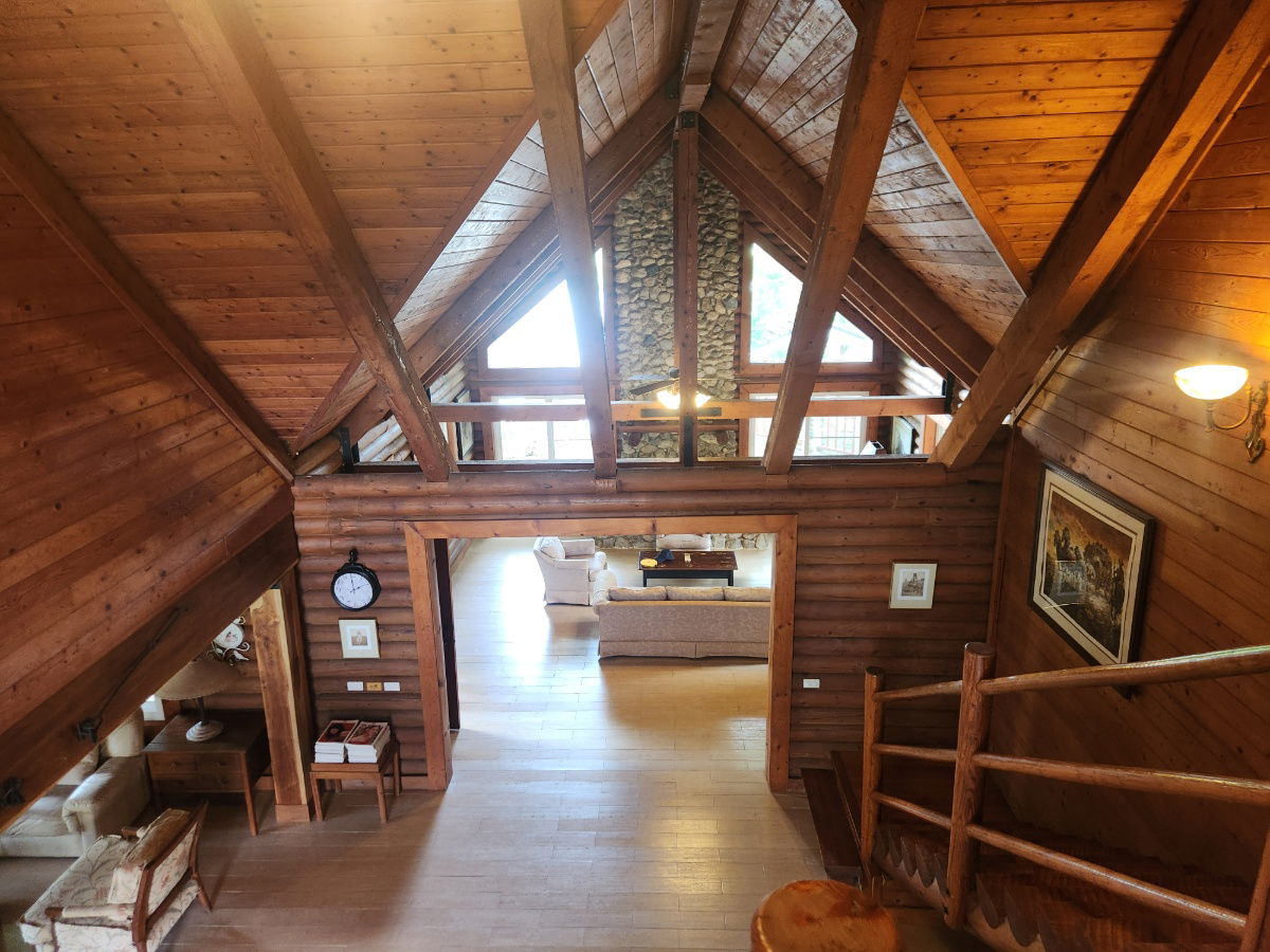 รูป ขายบ้านพักตากอากาศหรู Log Cabin โบนันซ่า เขาใหญ่ — บ้านไม้ซุงแท้ 5 ห้องนอน ริมทะเลสาบ บนที่ดิน 1-1-1 ไร่ พร้อมศาลาริมน้ำ 2 หลัง และสวนส่วนตัว ร่มรื่น  - รูปที่ 10/24