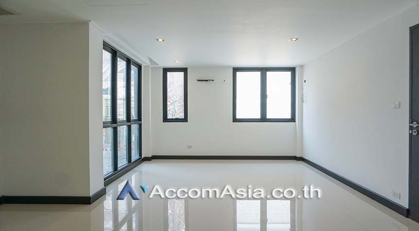 รูป 🔼🔽 AccomA 📩 Modern townhouse with natural light in Sathorn, Bangkok (AA27149) - รูปที่ 5/10
