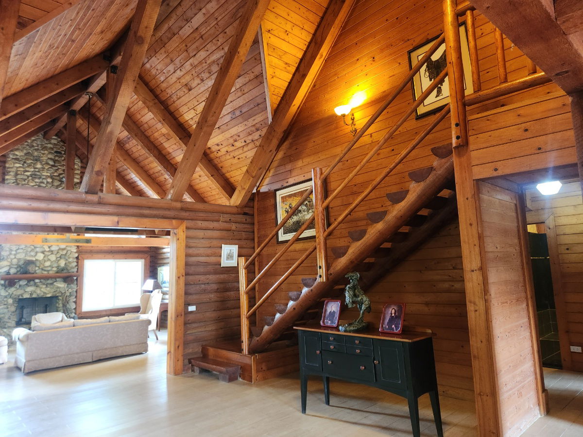 รูป ขายบ้านพักตากอากาศหรู Log Cabin โบนันซ่า เขาใหญ่ — บ้านไม้ซุงแท้ 5 ห้องนอน ริมทะเลสาบ บนที่ดิน 1-1-1 ไร่ พร้อมศาลาริมน้ำ 2 หลัง และสวนส่วนตัว ร่มรื่น  - รูปที่ 14/24