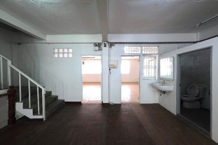 picture For rent | rent 🌈🌟3-unit commercial building, Soi Ratchada 3 (Chinese Embassy), Intersection 3🌈🌟🆔 petcharat789  - 8/10