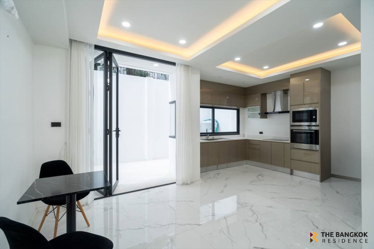 รูป 🩵 Townhouse Sukhumvit 15 🩵 near BTS asoke - รูปที่ 10/16