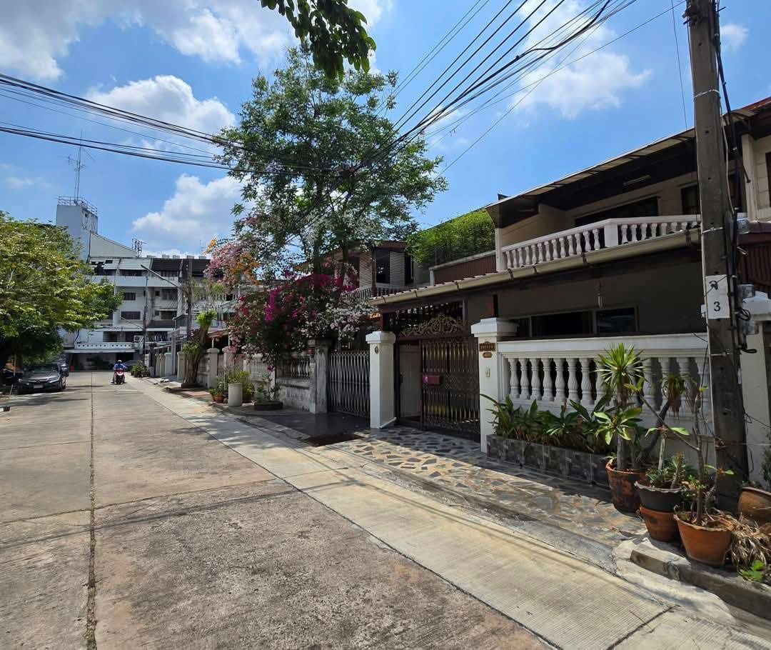 รูป ทาวน์เฮาส์ ติดถนนหลักลาดพร้าว ใกล้ สถานีรถไฟฟ้า ลาดพร้าว71 เพียง 250ม.ทำเลศักยภาพ - รูปที่ 6/12