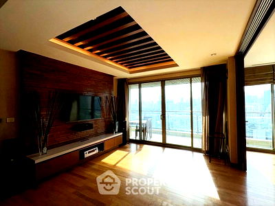 Condos for sale : 2-BR Condo at The Lakes Bangkok near BTS Asok (ID 2245281)