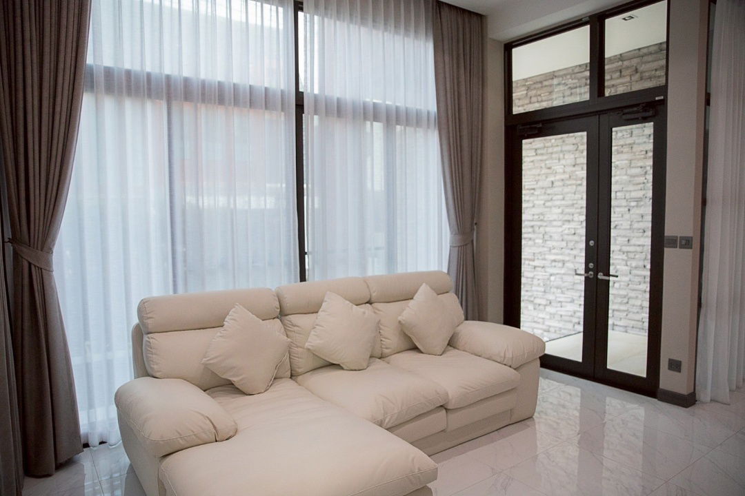 picture For Sale: Luxury Home in The Britt Chiangmai. English style house located on the 2nd Ring Road in the Sansai area- SW002829 - 50/50