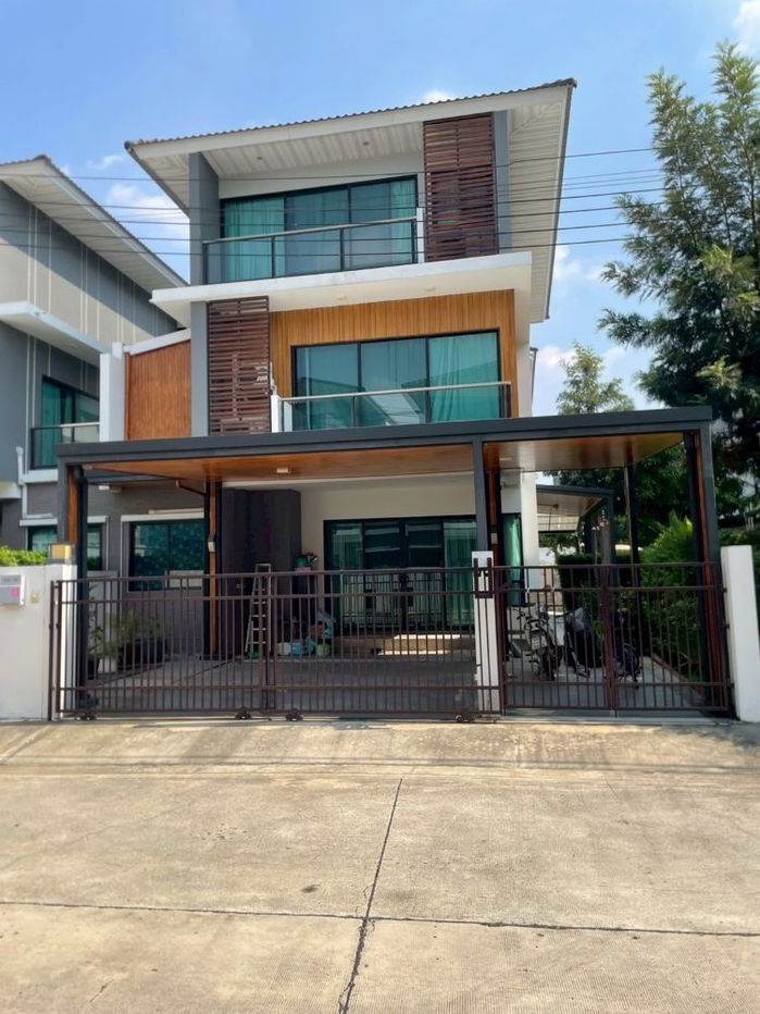 รูป ขายบ้านแฝด สไตล์โมเดิร์น 3 ชั้น SUPALAI ESSENCE ลาดพร้าว 107 แต่งครบ พร้อมอยู่ ทำเลดี เชื่อมต่อเมืองสะดวกสุดๆ - รูปที่ 1/17
