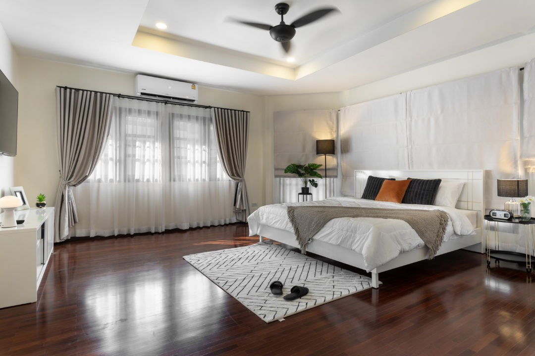 รูป ขายพูลวิลล่า Pool villa สไตล์โมเดิร์น รีโนเวทใหม่ทั้งหลัง อยู่ใกล้โรงเรียนนานาชาติหลายแห่ง เดินทางสะดวกสบายSW002832 - รูปที่ 6/26