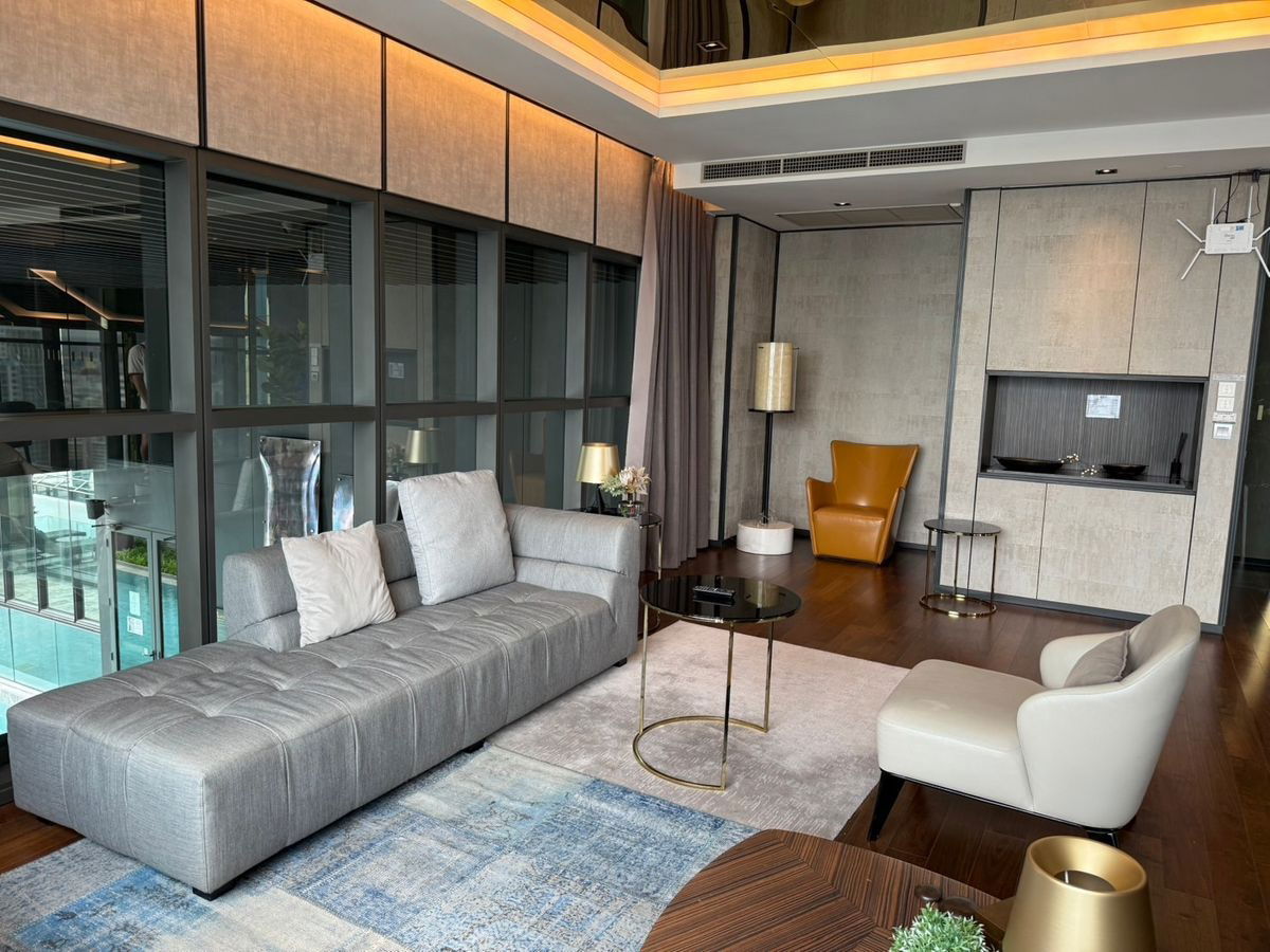 picture Code: KJ8110  for rent Ashton Silom // Line ID: @kjcondo (with @) // - 10/16