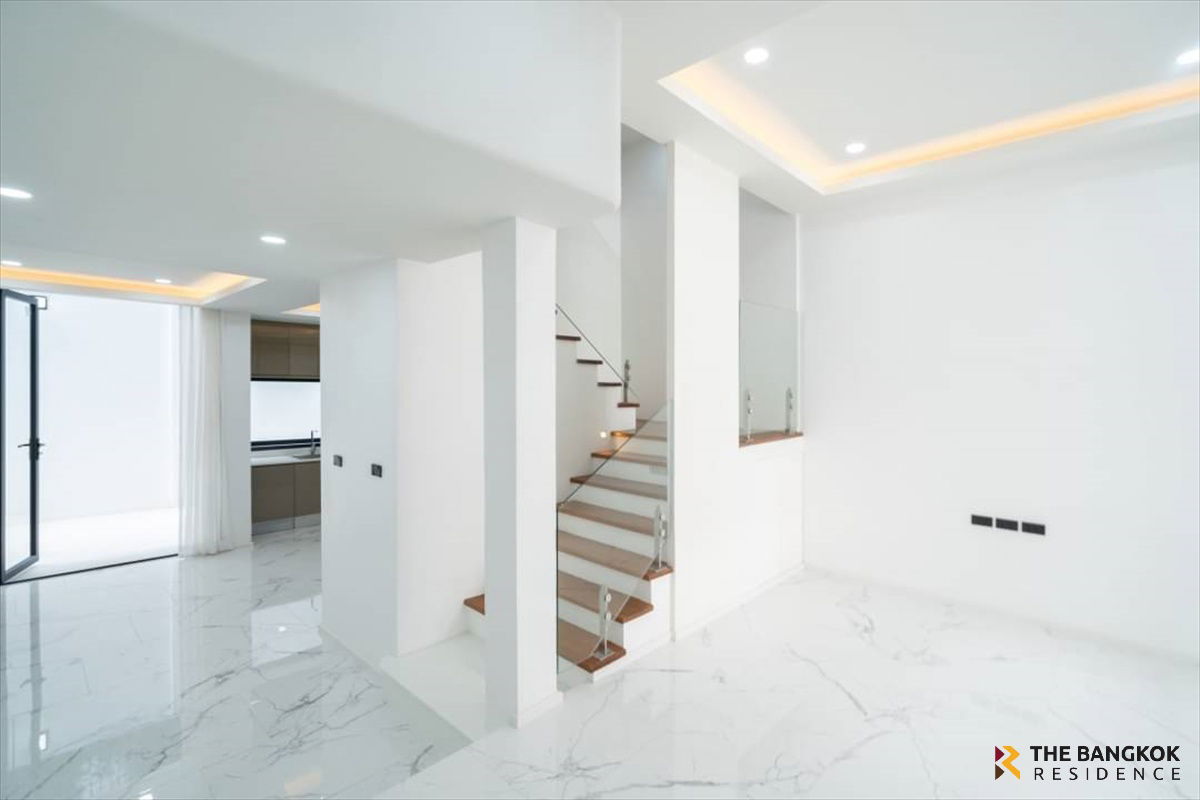 รูป 🩵 Townhouse Sukhumvit 15 🩵 near BTS asoke - รูปที่ 1/16