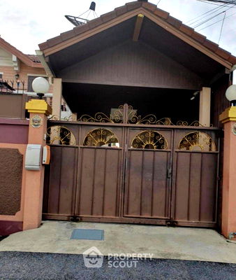 Houses for sale Thonburi Vocational College : 4-BR House near BTS Talat Phlu (ID 2053664)
