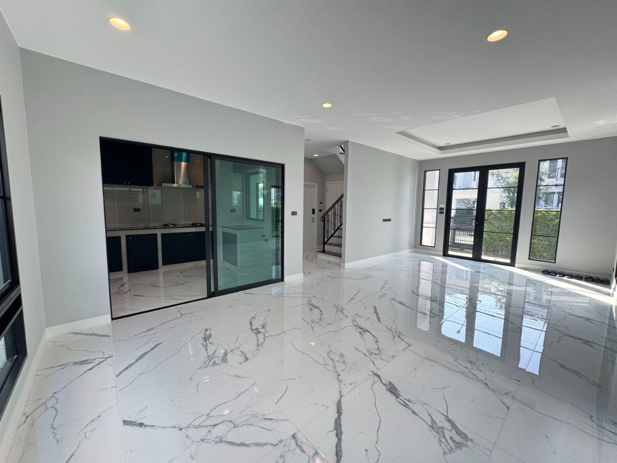 picture Luxury house project near the city, location next to the electric train only 900 m. Starting price 13.99 million baht. SETTHASIRI DONMUANG - 5/16