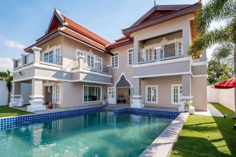 Thai style pool villa, newly decorated, beautiful and modern.