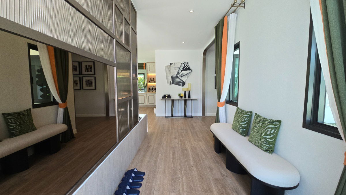 รูป Luxury Home พร้อมเฟอร์ฯ เดินทางสะดวกใกล้สนามบินสุวรรณภูมิ โถง Double Volume 6.5 เมตร - รูปที่ 4/30