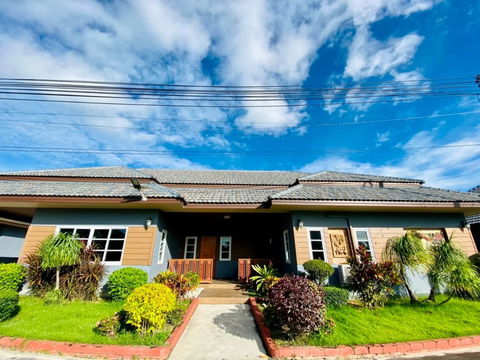 Single-storey house for rent in a resort, near Map Prachan Reservoir, quiet, convenient transportation