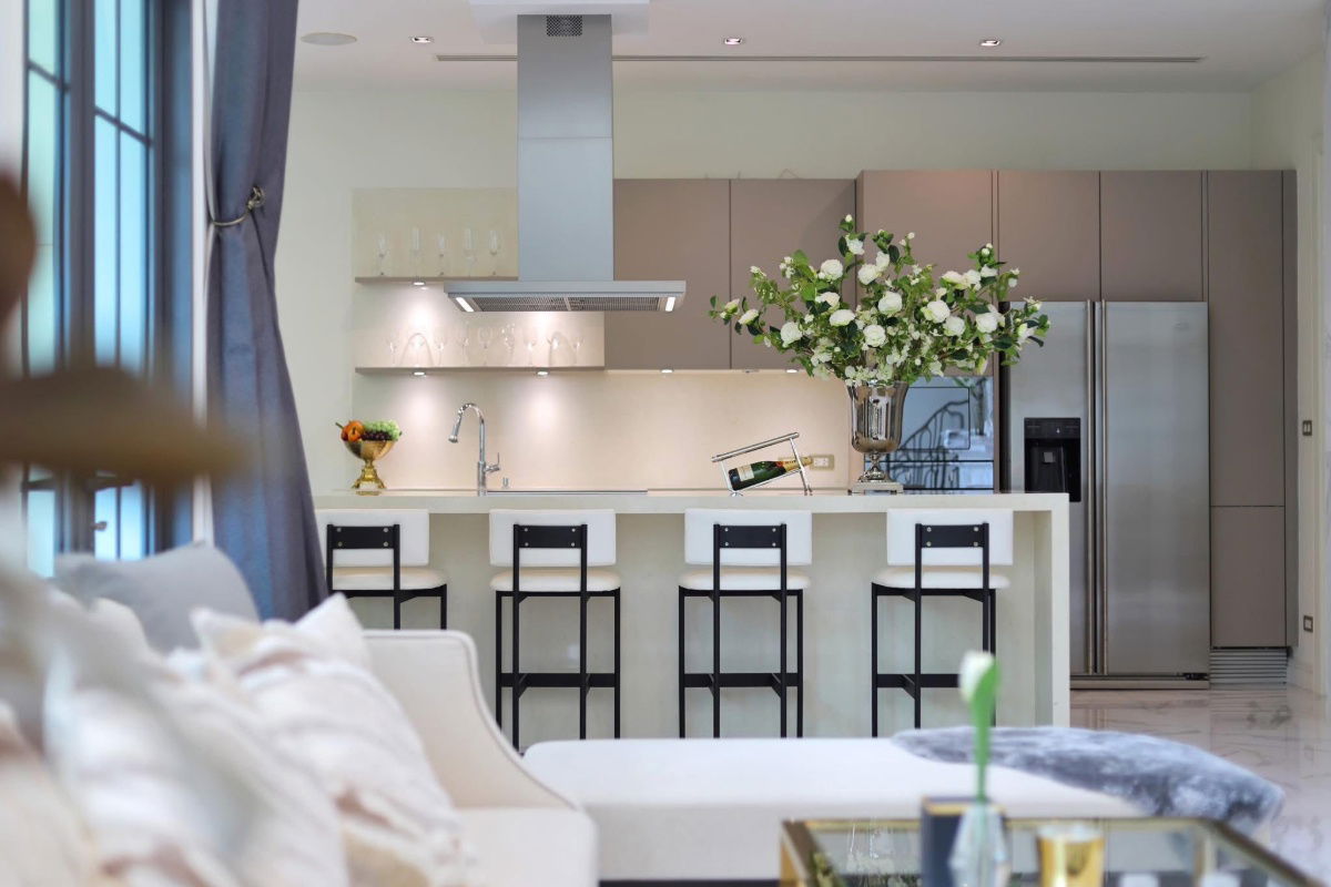 picture Luxury house for rent and sale in Soi Ekkamai 22, Rental price: 450,000 baht/month, Interested parties: 089-4282491, 084-6283752, add Line: @rghome4u  - 7/11