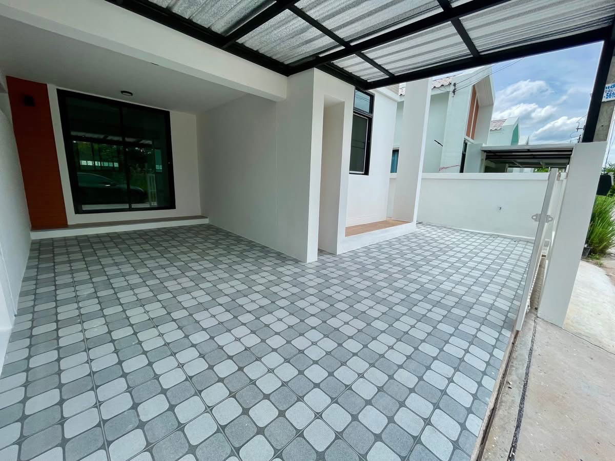 รูป 🔥🔥ขายราคาพิเศษ  🔥🔥 🏡🏡ขายบ้านพร้อมเข้าอยู่ อ. บ้านบึง จ.ชลบุรี ห่างที่ว่าการอำเภอ บ้านบึง ประมาณ 3.5 กม. ถนน วิฑูรย์ดำริ ซอย 2   - รูปที่ 2/10