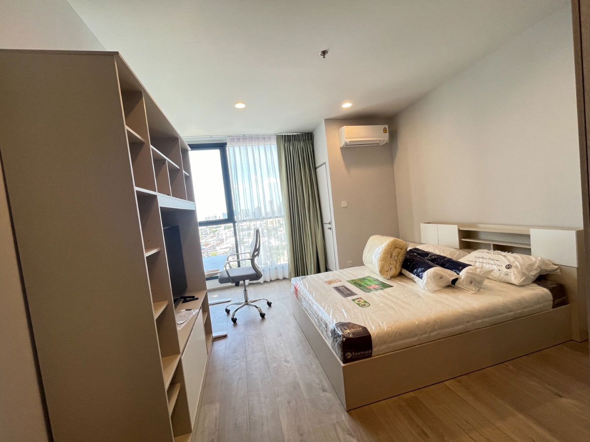รูป THE CROWN Residences MRT ลุมพินี เพียง 300 ม._ห้องมุม 1 ห้องนอน 28 ตรม.เฟอร์นิเจอร์+เครื่องใช้ไฟฟ้าครบ - รูปที่ 4/15