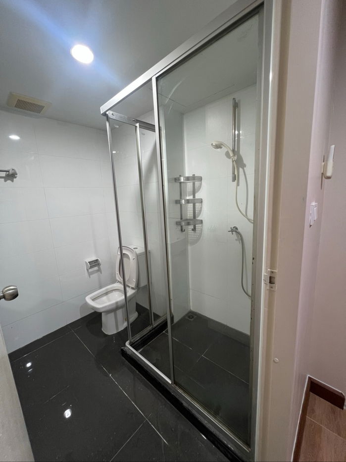 รูป  ให้เช่า Swift Condo ตึก A ชั้น 3เฟอร์ครบ ห้องสวย 7,000/ด. (30 ตร.ม. วิวสระว่ายน้ำ) - รูปที่ 6/7