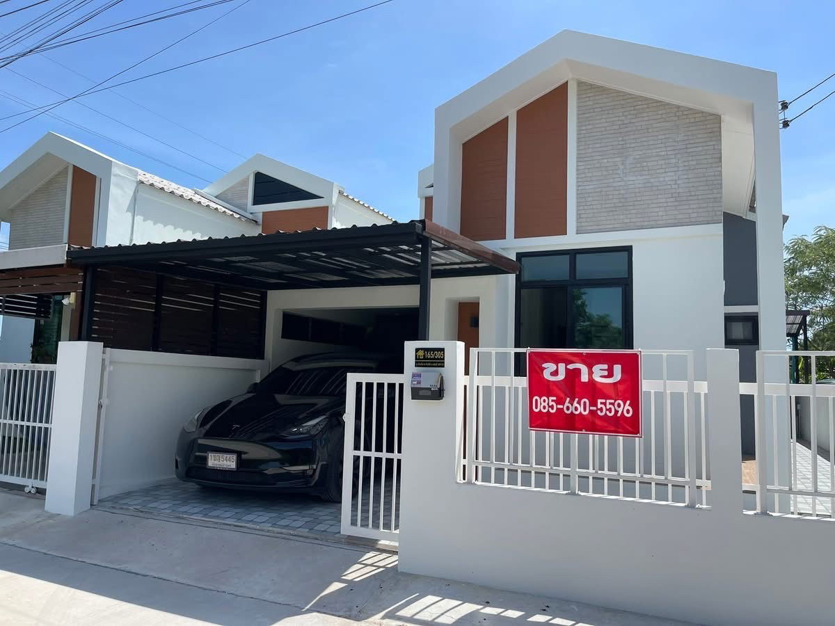 รูป 🔥🔥ขายราคาพิเศษ  🔥🔥 🏡🏡ขายบ้านพร้อมเข้าอยู่ อ. บ้านบึง จ.ชลบุรี ห่างที่ว่าการอำเภอ บ้านบึง ประมาณ 3.5 กม. ถนน วิฑูรย์ดำริ ซอย 2   - รูปที่ 1/10