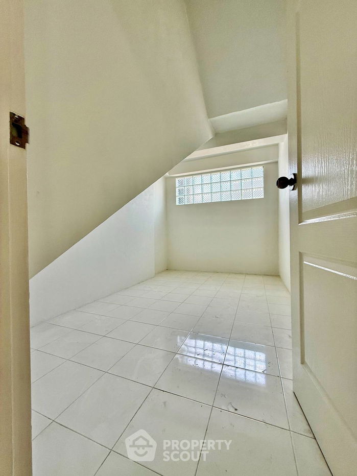 picture 5-BR House in Sala Thammasop (ID 2242501) - 16/29