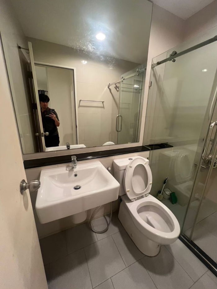 picture Corner unit now available at "Aspire Erawan", walk right up to the BTS Erawan stairs, with a view of the Chao Phraya River bend, near the expressway. - 7/10