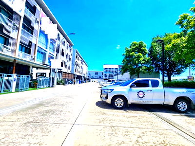 Shophouses for rent Ratchada-Ramintra Road : Ramintra Ring Road Pink Line KhuBon Station 2.8km. Motorway cheapest in the world 5.8m wide for rent