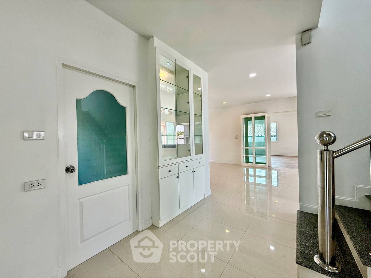 picture 5-BR House in Sala Thammasop (ID 2242501) - 10/29