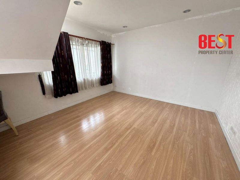 picture Ready to Move In! 3-Storey Townhome in Greenwich Ramintra – Top Location & Full Furnishing - 10/18