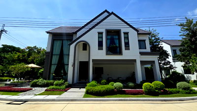 บ้านเดี่ยว เดอะ โมเดิร์น จิมส์ ช็อปปิ้ง มอลล์ : Luxury Home พร้อมเฟอร์ฯ เดินทางสะดวกใกล้สนามบินสุวรรณภูมิ โถง Double Volume 6.5 เมตร