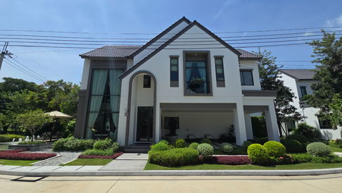 Luxury Residence Near Suvarnabhumi Airport, Double Volume Living, Fully Decorated - THB 15.99 M