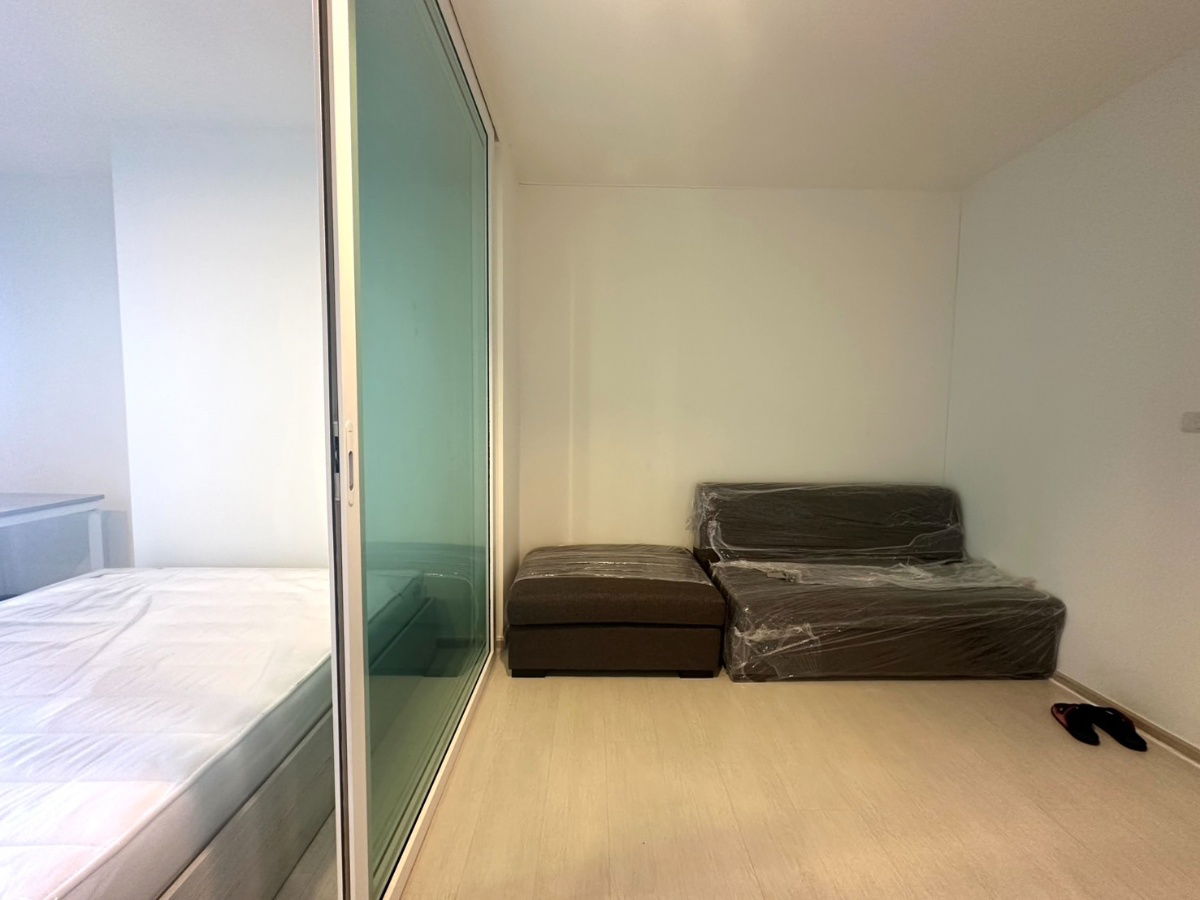 picture Corner unit now available at "Aspire Erawan", walk right up to the BTS Erawan stairs, with a view of the Chao Phraya River bend, near the expressway. - 5/10
