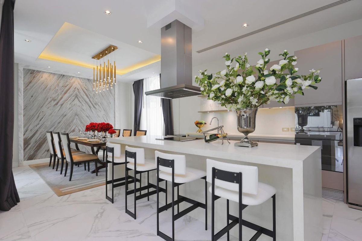 picture Luxury house for rent and sale in Soi Ekkamai 22, Rental price: 450,000 baht/month, Interested parties: 089-4282491, 084-6283752, add Line: @rghome4u  - 2/11