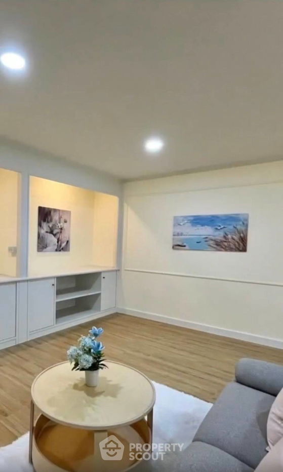 picture 1-BR Condo at Piyaphirom Condominium near BTS Ratchayothin (ID 2245442) - 9/14