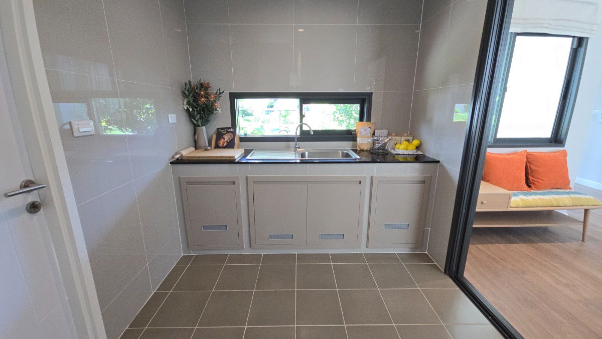 รูป บ้านตัวอย่างแปลงมุมพร้อมขาย ราคาพิเศษ 12.99 ล้านบาท! โครงการสราญสิริ ศรีวารี 2 - รูปที่ 15/27