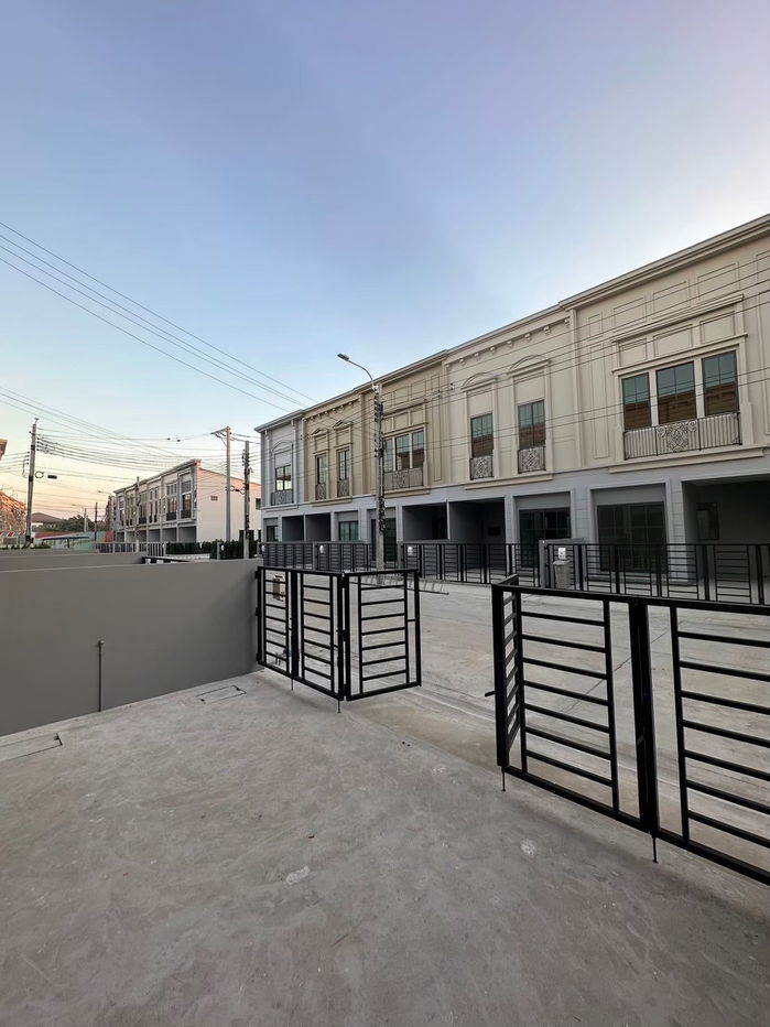 รูป 🏡 ขายบ้าน สิริเพลส เมกาบางนา ✨ บ้านสไตล์ปารีส Type 99 ตร.ม. พร้อมอยู่ แต่งครบ - รูปที่ 1/11