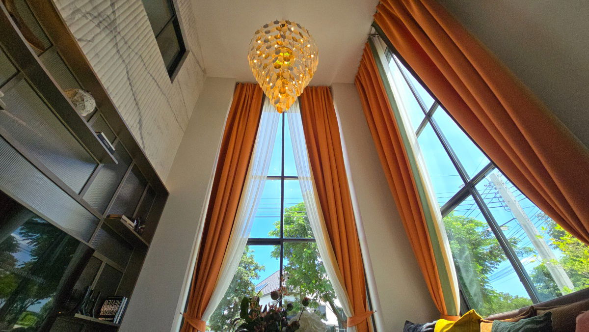 รูป Luxury Home พร้อมเฟอร์ฯ เดินทางสะดวกใกล้สนามบินสุวรรณภูมิ โถง Double Volume 6.5 เมตร - รูปที่ 8/30