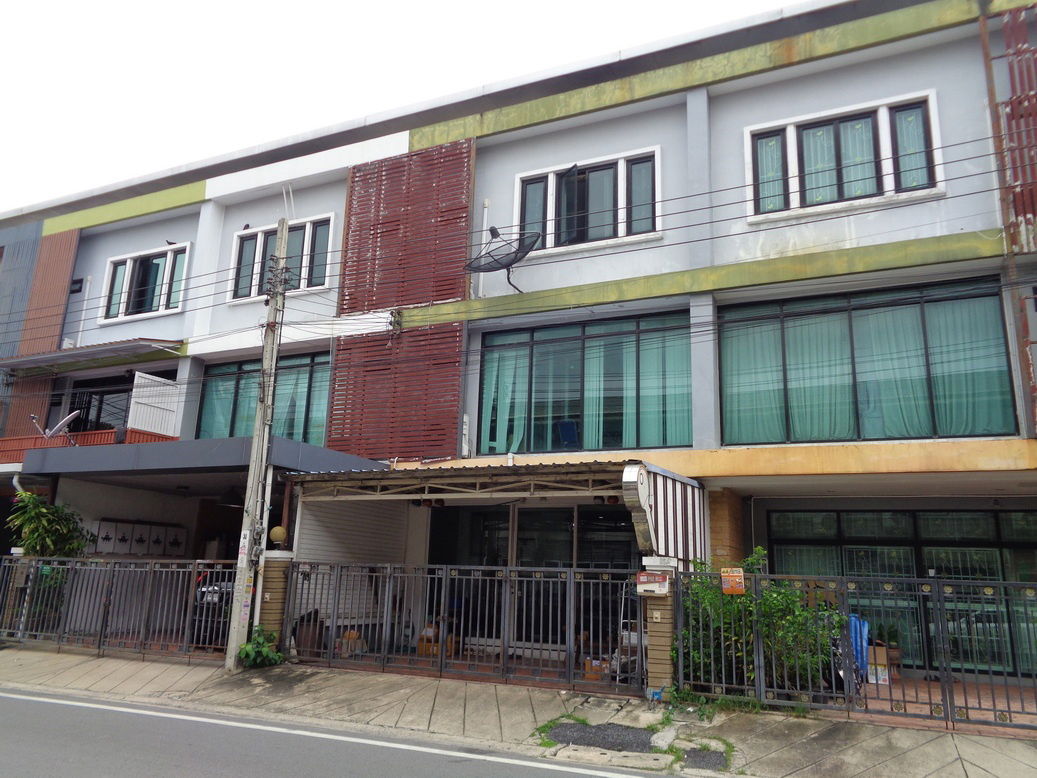 รูป 🚩 ขาย ทาวน์โฮม 3 ชั้น หน้ากว้าง ทำเลดี ซอยนวมินทร์ 74 เหมาะเป็นที่พักอาศัยและประกอบกิจการ  - รูปที่ 2/32