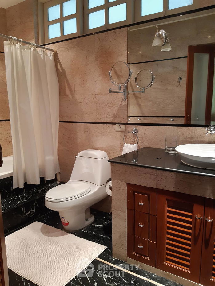 picture 5-BR Townhouse situated in Sukhumvit 23-31 (ID 1521845) - 6/9