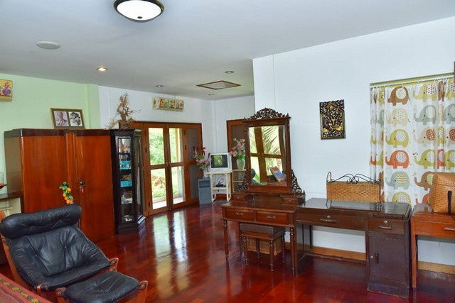 picture FOR SALE  HOUSE PROPERTY  15300000 BAHT. - 11/36