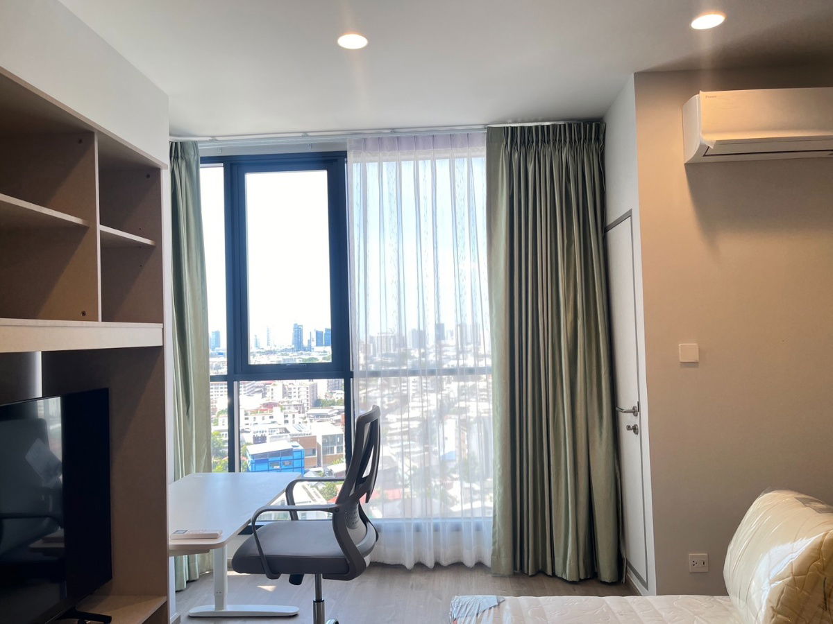 รูป THE CROWN Residences MRT ลุมพินี เพียง 300 ม._ห้องมุม 1 ห้องนอน 28 ตรม.เฟอร์นิเจอร์+เครื่องใช้ไฟฟ้าครบ - รูปที่ 2/15