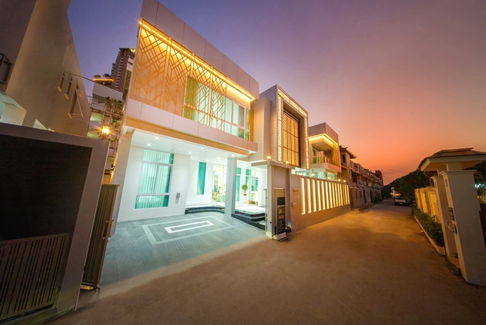 2-storey house for rent, luxurious design, premium level, near Jomtien Beach - Pattaya
