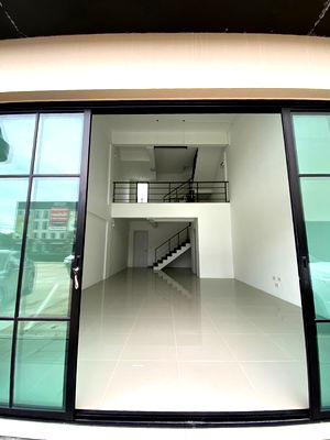 Shophouses for rent Thung Khru : Shop-house for rent – perfect for living and running a business.