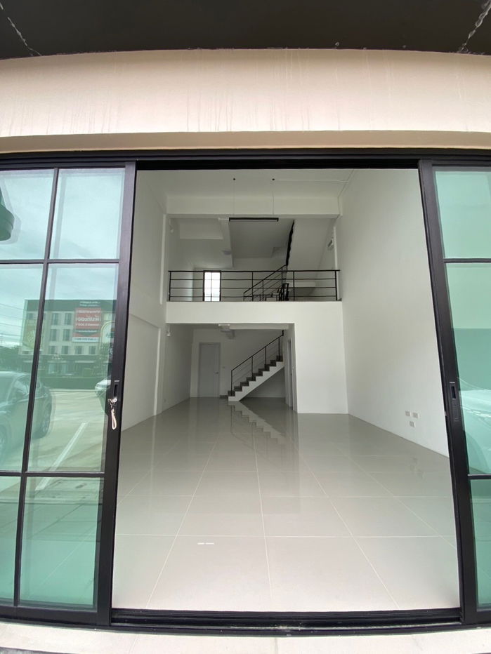 picture Shop-house for rent – perfect for living and running a business. - 1/8