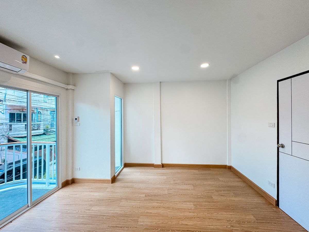 picture 🔥💥 Urgent Sale! Newly Renovated Townhome in 84 Mansion, Prime Location, Ready to Move In – Only 900 m. from MRT Lat Phrao 71 - 24/29