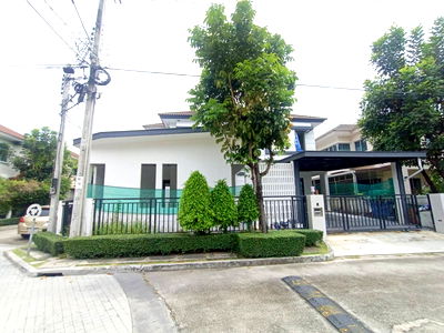 Houses for sale Ramkhamhaeng University 2 : Lowest price in the project! for sale, Life Bangkok Boulevard, Wongwaen On Nut 1, corner house, 70% renovated, can be used as an office