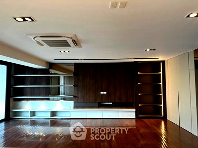 ขายคอนโด : Renovated Duplex Penthouse next to BTS Ploen Chit (ID 2245572)