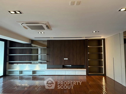 Renovated Duplex Penthouse next to BTS Ploen Chit (ID 2245572)
